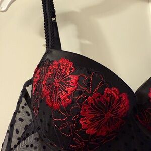 Etam Elegant Black and Red Floral Lace Bra-NWOT